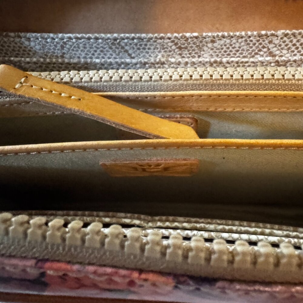 The Consuela zippered Wristlet Wallet with Flamingo Pattern. - Picture 3 of 4